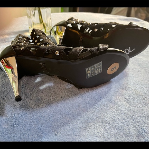 MICHAEL Michael Kors Brand New shoes heels. Size 8 - Picture 7 of 10